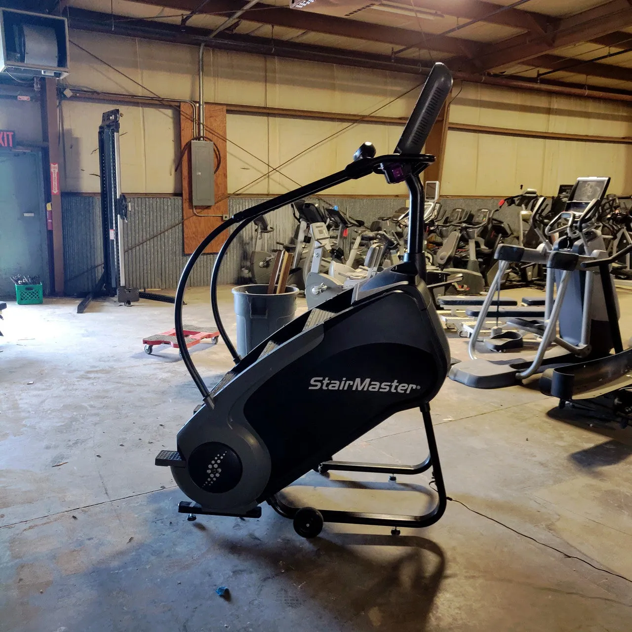 LIKE NEW Stairmaster Gauntlet 8 Series Stairclimber