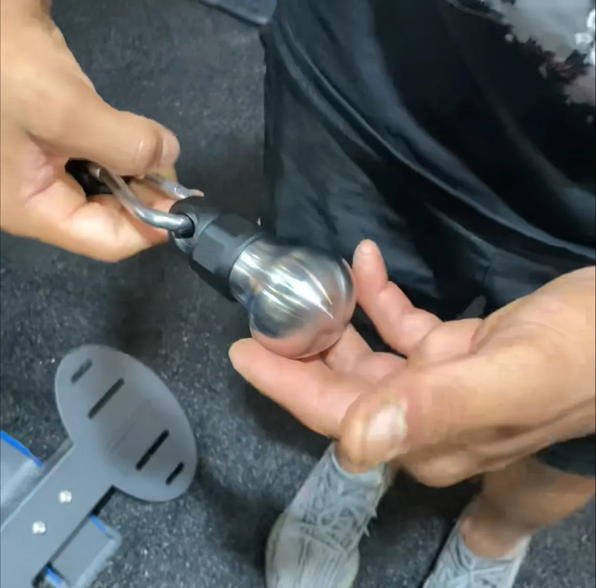 Strong Grip - Premium Rotating Cable Attachment